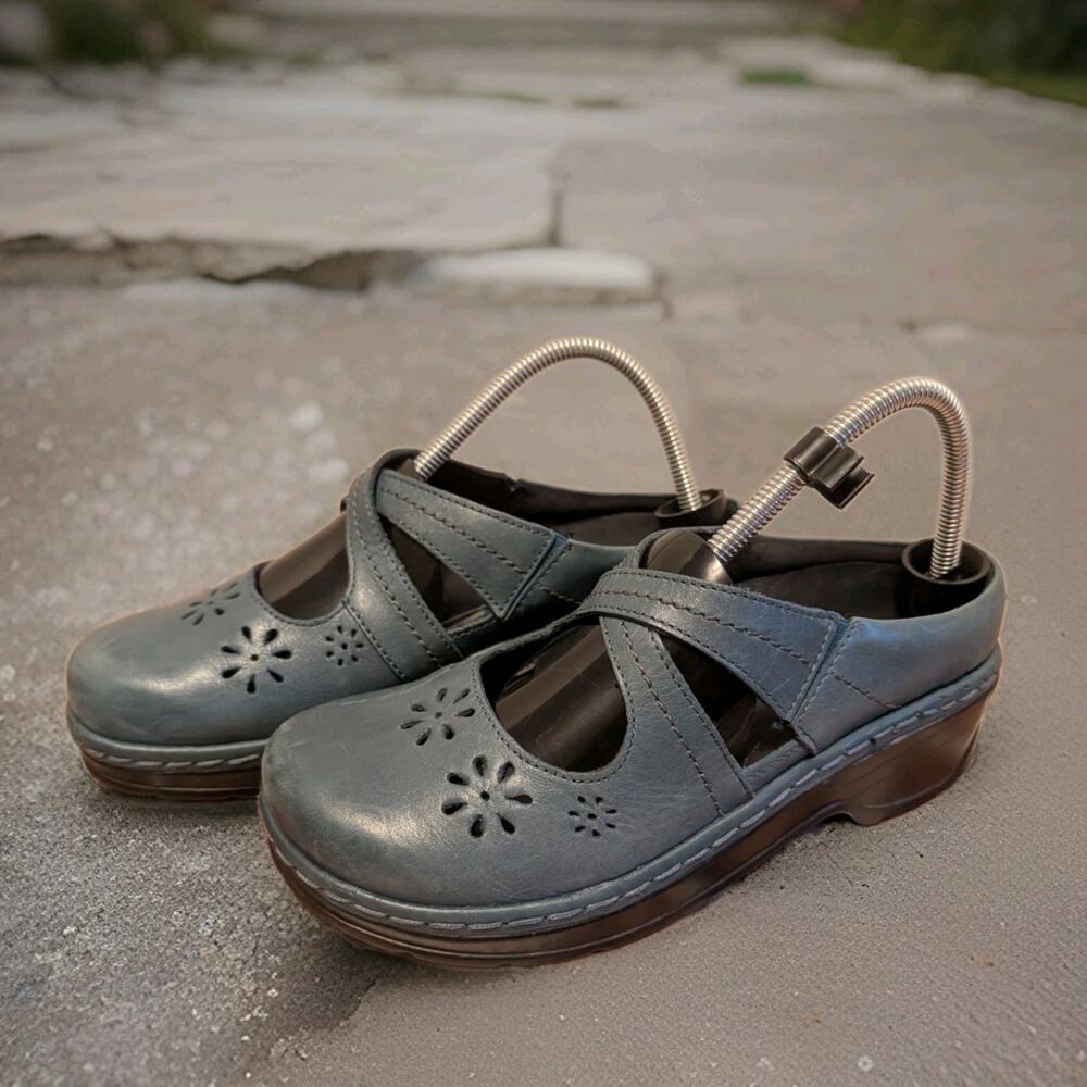 Klogs Blue Leather Clogs Mules Cutout Flower Comfort Shoes Womens Size 8.5M